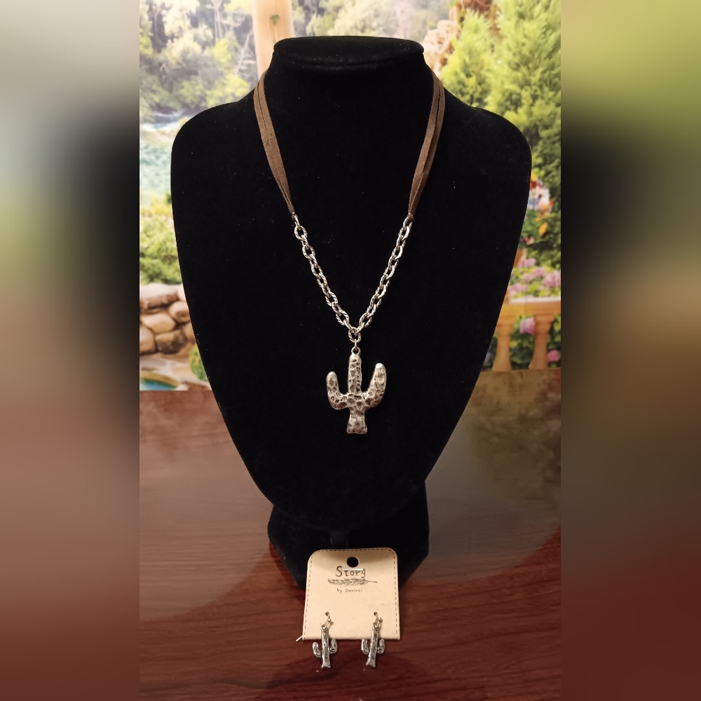 💕 Story by Davinci Necklace Earrings, Lead & Nickel Comp Silver Cactus Necklace